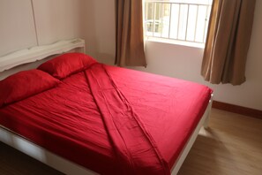 4 chambres, coffres-forts dans les chambres, fer et planche à repasser