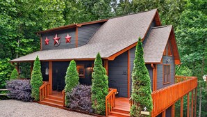 A cabin with a steep roof, a front porch, and a wooden deck. - Stunning Mountain Modern Retreat! 3-Story/Location/Gameroom/Fireplace/Creek (Blue Ridge)