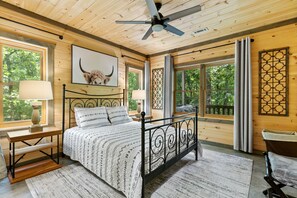3 bedrooms, desk, iron/ironing board, free WiFi - Stunning Mountain Modern Refresh! 3-Story Retreat Gameroom Fireplace Creek (Blue Ridge)