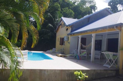 Jolie villa meublée avec piscine et la fibre, tout confort idéalement située.