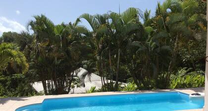 Lovely furnished villa with swimming pool and fiber optic cable, ideally located.