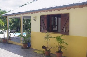 Terrace/patio - Lovely furnished villa with swimming pool and fiber optic cable, ideally located. (Petit-bourg)