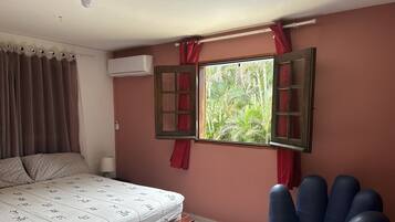 3 bedrooms, iron/ironing board, WiFi (free), bed sheets