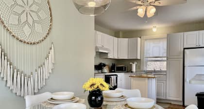 Beautiful Victorian with Modern Flare close to Town, Train & Beach