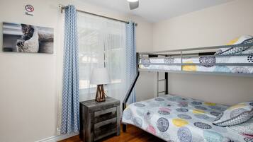 3 bedrooms, iron/ironing board, WiFi, bed sheets