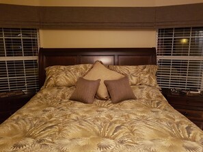 2 bedrooms, iron/ironing board, WiFi, bed sheets - Comes with my membership at Lely Country Club with a three month minimum rental. (Naples)