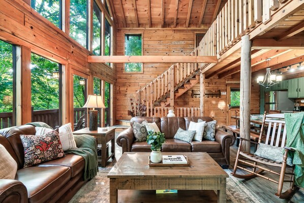 Smart-tv, eldstad, dvd-spelare och bordsfotboll