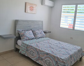3 habitaciones, escritorio, tabla de planchar con plancha y wifi gratis 