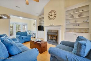 Smart TV, fireplace, offices