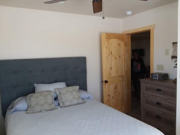 2 habitaciones, tabla de planchar con plancha y wifi gratis