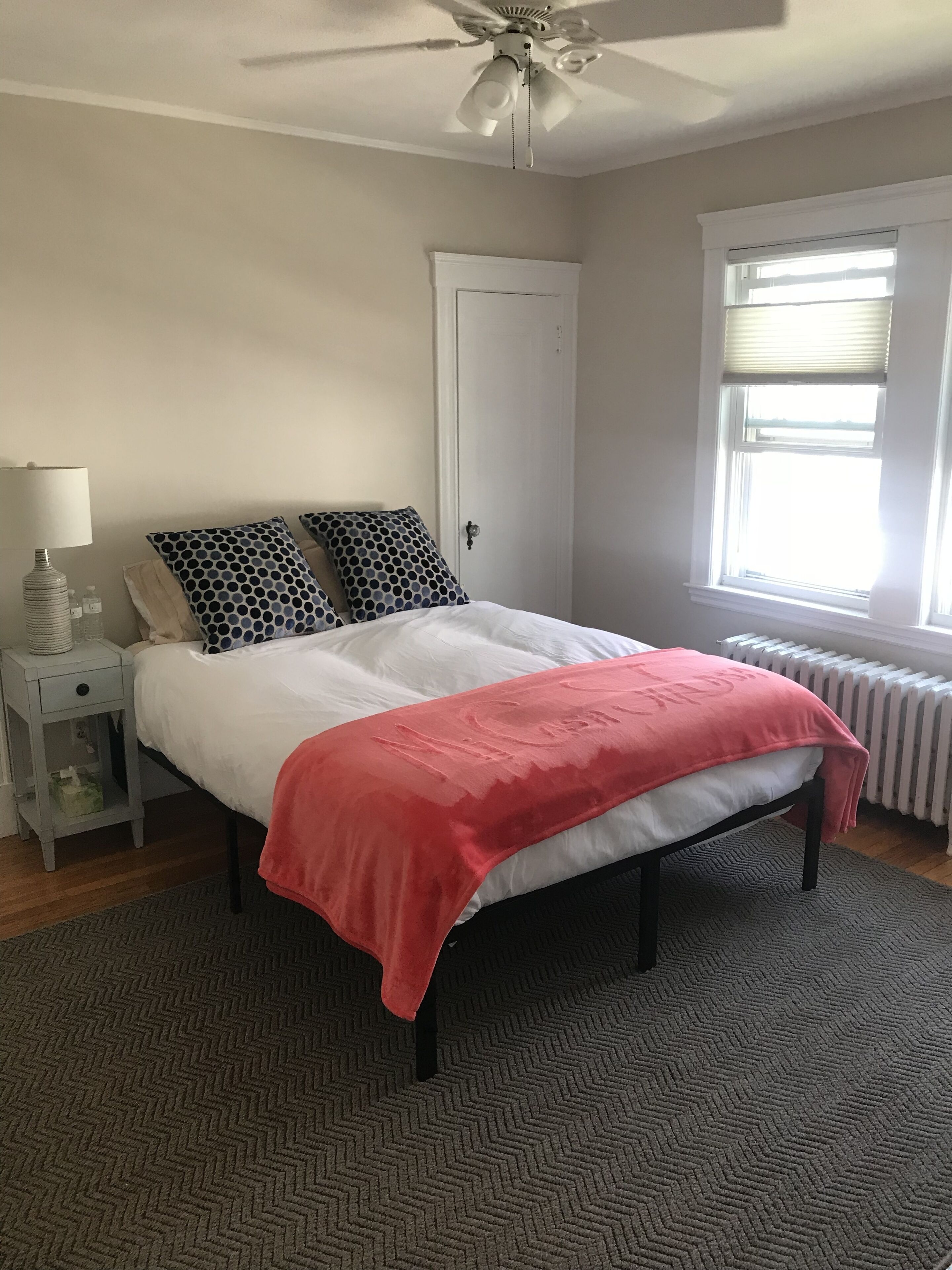 2 chambres, fer et planche à repasser, lit parapluie, Wi-Fi gratuit