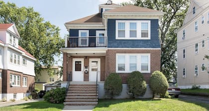 Casa de Los Clarey Boston Airport Beaches Off Street Parking Available