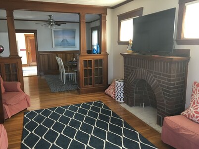 Casa de Los Clarey Boston Airport Beaches Off Street Parking Available