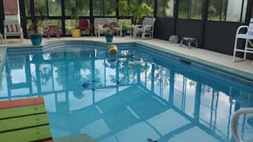 Indendørs pool, opvarmet pool