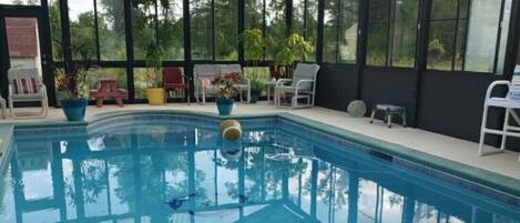 Alberca techada y alberca climatizada