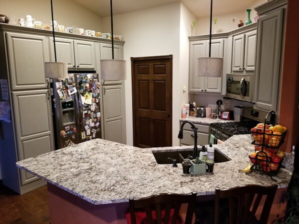 Microwave, dishwasher, coffee/tea maker, cookware/dishes/utensils