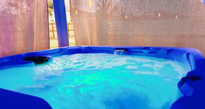 Varona's Sunshine : Relaxing Home with Hot tub