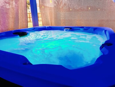 Varona's Sunshine : Relaxing Home with Hot tub