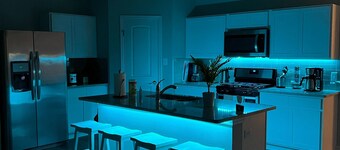 Varona's Sunshine : Relaxing Home with Hot tub