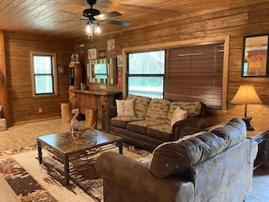 Living area - Beautiful Rustic and Modern Log Home (Crystal River)