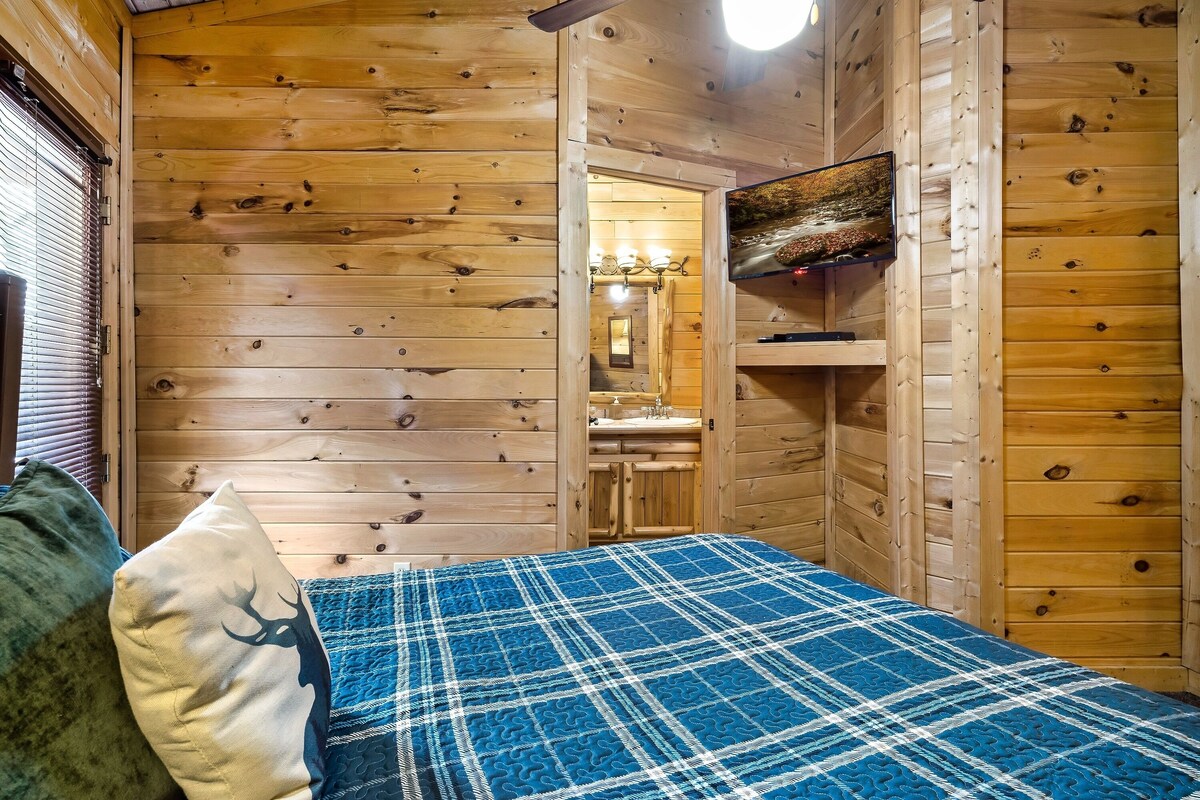 Photo 76 of Four ensuites, VIEWS, Mountainside cabin, Christmas decor, close to Ober