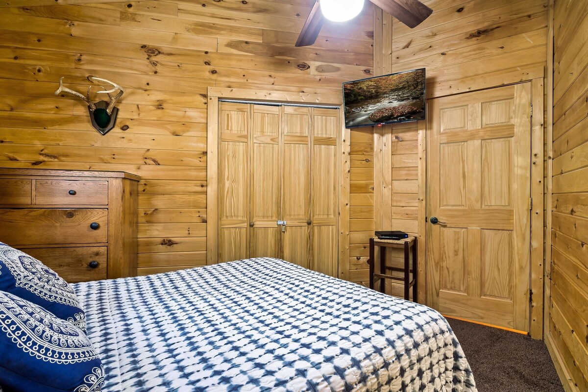 Photo 66 of Four ensuites, VIEWS, Mountainside cabin, Christmas decor, close to Ober