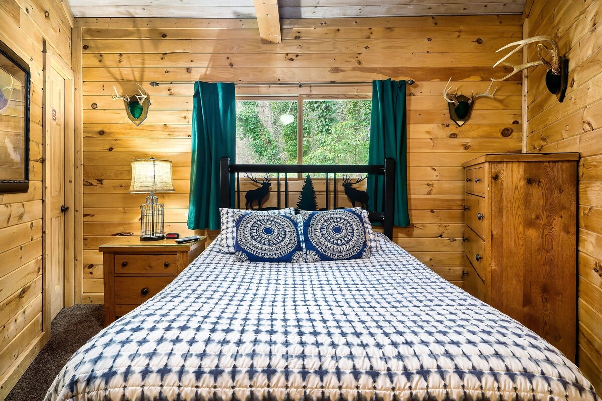 Photo 64 of Four ensuites, VIEWS, Mountainside cabin, Christmas decor, close to Ober