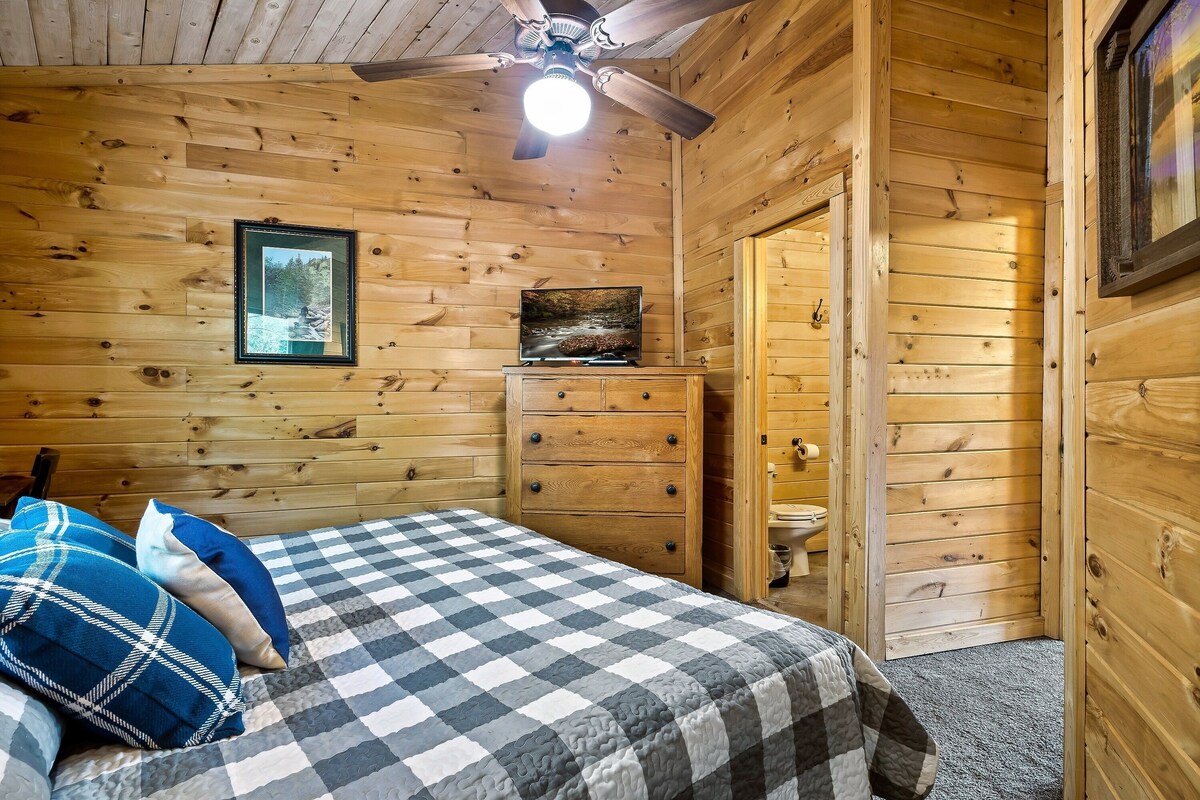 Photo 69 of Four ensuites, VIEWS, Mountainside cabin, Christmas decor, close to Ober