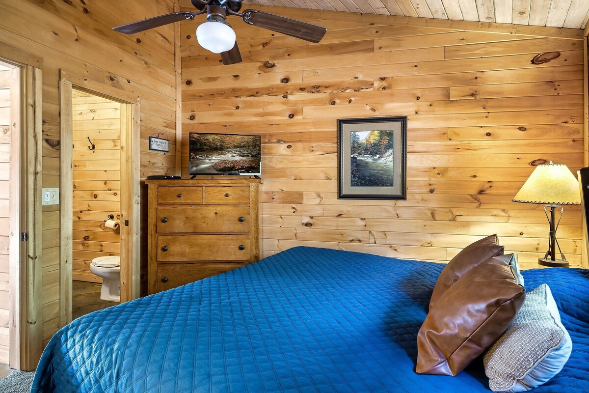 Photo 72 of Four ensuites, VIEWS, Mountainside cabin, Christmas decor, close to Ober