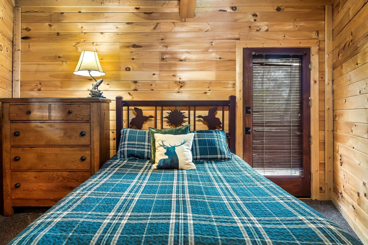 Photo 77 of Four ensuites, VIEWS, Mountainside cabin, Christmas decor, close to Ober