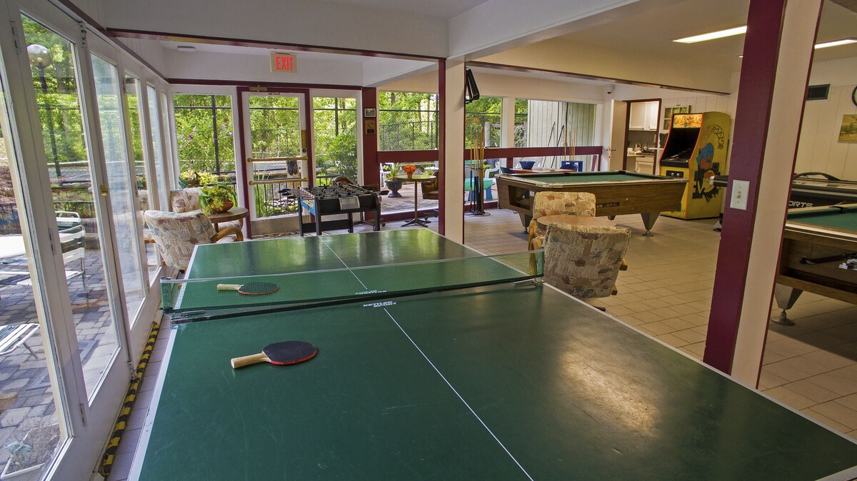 Photo 96 of Four ensuites, VIEWS, Mountainside cabin, Christmas decor, close to Ober