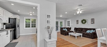 Charming home just minutes away from golf and hospitals