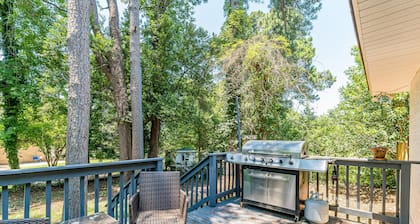 Charming home just minutes away from golf and hospitals