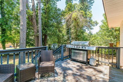 Charming home just minutes away from golf and hospitals
