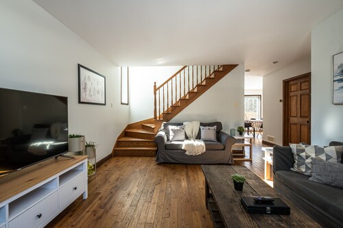 Villa Brébeuf - Relaxing Getaway, Pool or Hot Tub, near Tremblant