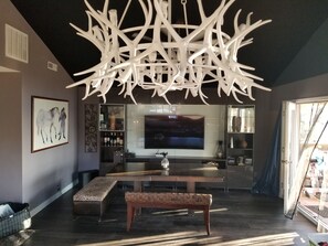 Interior - Newly Remodeled Furnished Upper 1250sq unit (Lucerne)