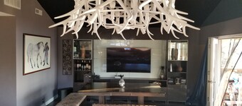 Newly Remodeled Furnished Upper 1250sq unit