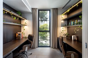 3 bedrooms, desk, iron/ironing board, travel cot - A 3 bedroom, 3.5 bathroom entire apartment perched on the city's doorstep  (South yarra)