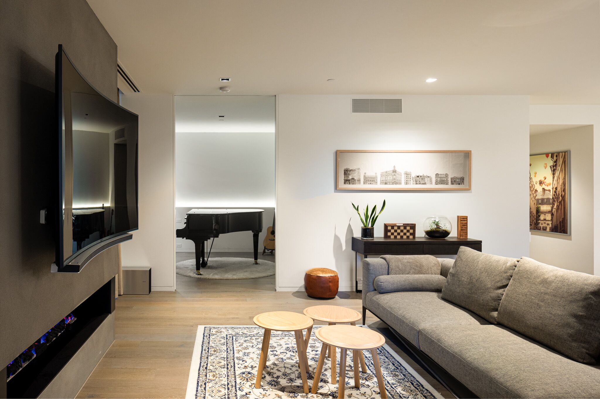 A 3 bedroom, 3.5 bathroom entire apartment perched on the city's doorstep 