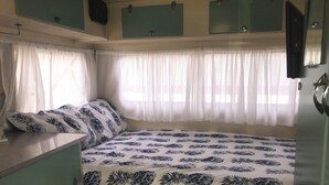 Room - Byron Bay hinterlands vintage-styled nature oasis! (Myocum)