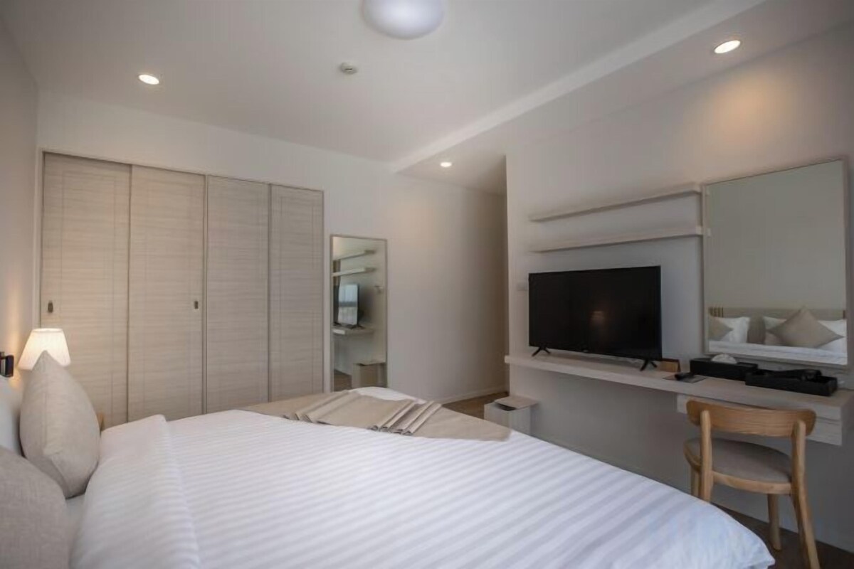 Minibar, in-room safe, desk, blackout drapes