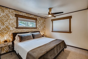 5 chambres, bureau, fer et planche à repasser, lit de bébé portatif