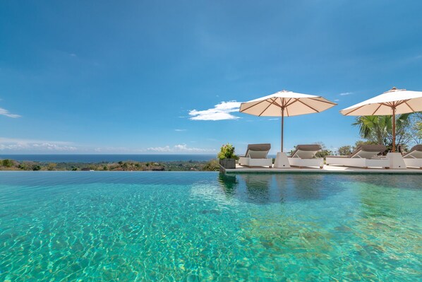 Outdoor pool, an infinity pool