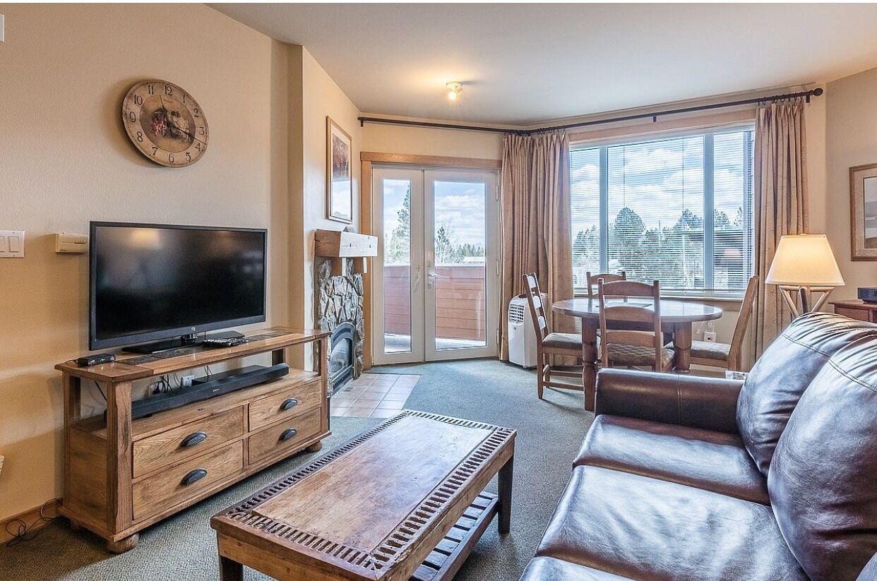 Smart TV, fireplace, DVD player