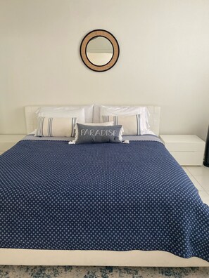 3 bedrooms, desk, iron/ironing board, travel crib