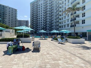 Outdoor pool, a heated pool - Beach Retreat with coffee delight  (Hollywood)