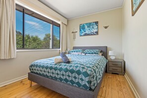 3 chambres, bureau, fer et planche à repasser, accès au Wi-Fi (inclus)