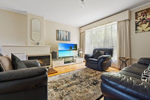 Beautiful Home just minutes walk from the city.