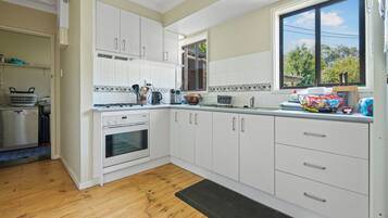 Refrigerador, microondas, horno, lavavajillas