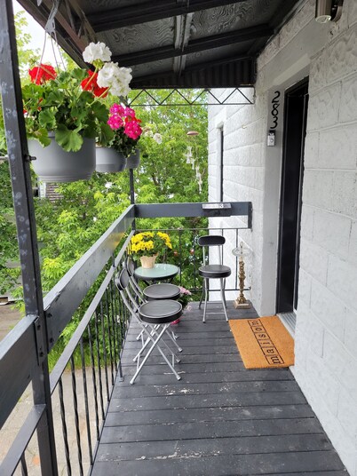 Vibrant apartment in the heart of the town